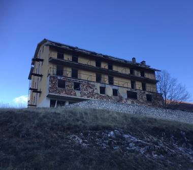 Albergo/Struttura ricettiva in vendita a Lucoli, Frazione Casamaina, Via della Montagna 584
