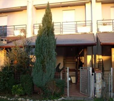 Villetta a schiera in vendita a Latina, Frazione Borgo Podgora, Via Luigi Galvani 0