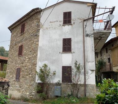 Casa indipendente in vendita a Alta Val Tidone (Piacenza)