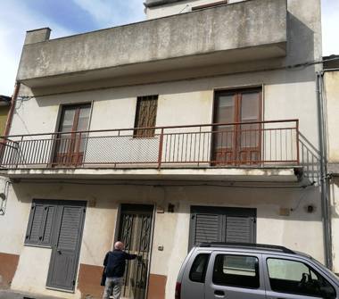 Palazzo/Stabile in vendita a Agira (Enna), Via Diodorea 357