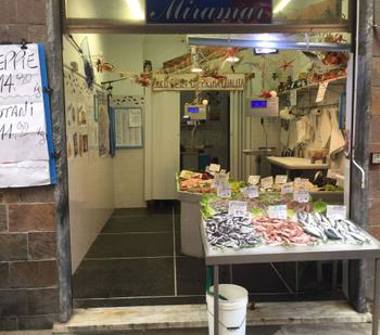 Negozio in vendita a Genova, Zona Bolzaneto