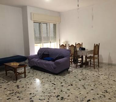 Quadrilocale in vendita a Sannicandro di Bari (Bari), Via Alessandro Volta 36