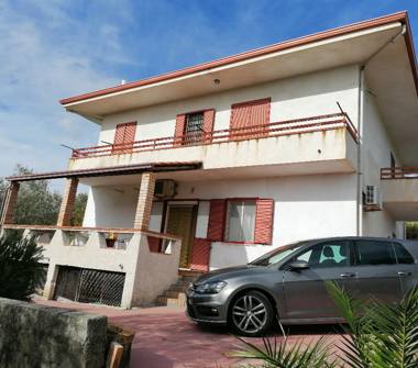 Villa in vendita a Caraffa di Catanzaro (Catanzaro), Via Bari 19