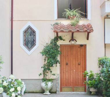 Quadrilocale in vendita a Massa, Frazione Marina Di Massa, Via Lucca 1