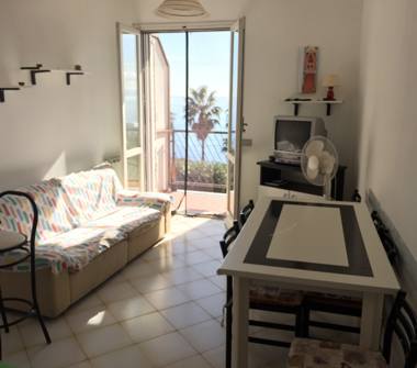 Trilocale in vendita a Aci Catena (Catania), Via dei Ciclopi 81