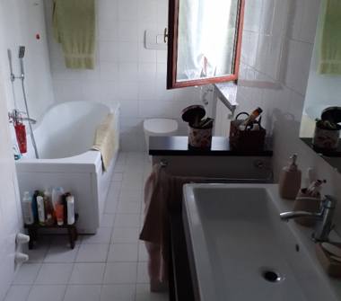 Casa indipendente in vendita a Galliate Lombardo (Varese)