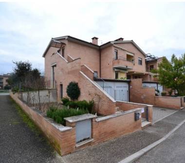 Quadrilocale in vendita a Monteroni d'Arbia (Siena), Via Luigi Tenco 24