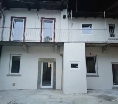 Porzione di casa in vendita a Brenta (Varese)