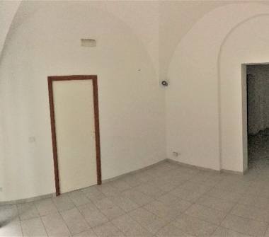 Negozio in vendita a Bari, Zona Murat, Via Michele Garruba 93