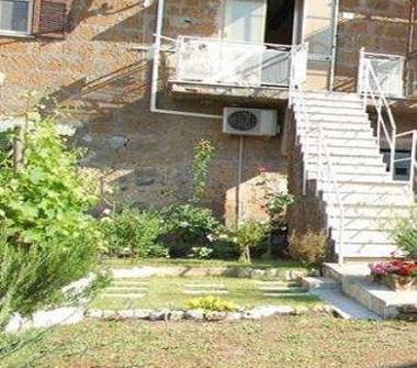 Casa indipendente in vendita a Vetralla, Frazione Tre Croci