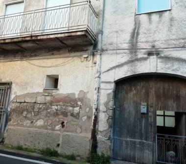 Casa indipendente in vendita a Mondragone (Caserta), Via Taranto 17