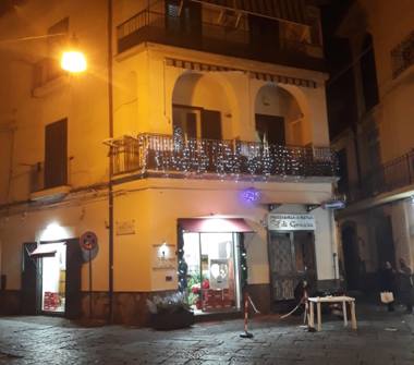 Negozio in affitto a Aversa (Caserta), Via Vittorio Veneto 35