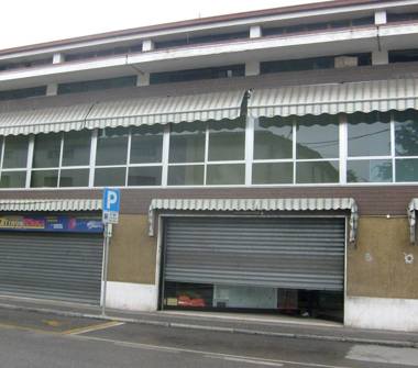 Negozio in vendita a Palazzolo sull'Oglio (Brescia)