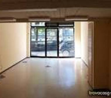 Negozio in vendita a Salerno (Salerno), Via Giacinto Carucci 9