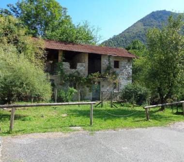 Rustico/Casale in vendita a Tarcento, Frazione Zomeais, Via Zimor