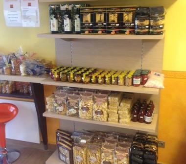 Negozio in vendita a San Pellegrino Terme (Bergamo), Via San Carlo 25