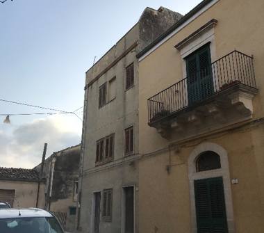 Appartamento in vendita a Ragusa, Frazione Centro città, Via Maria Paterno' Arezzo 17