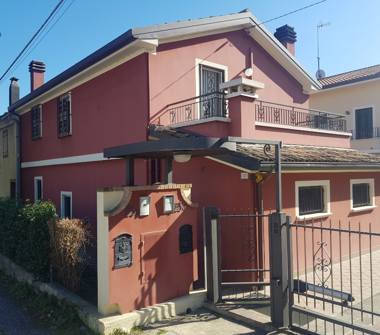 Casa indipendente in vendita a Gradara (Pesaro e Urbino), Via Cattolica 23