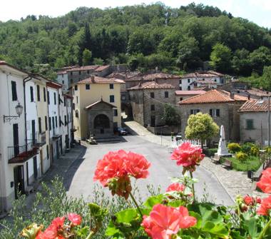Rustico/Casale in vendita a Bagni di Lucca, Frazione Brandeglio, Via Bucini 22
