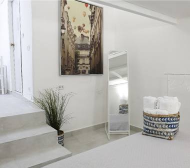 Bilocale in vendita a Napoli, Zona Piazza Cavour, Vico Ferdinando Sanfelice 21