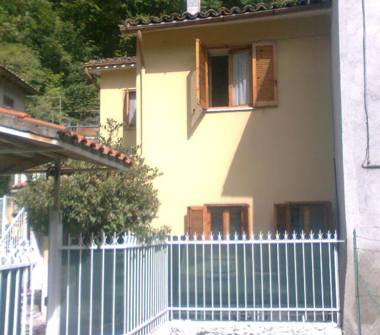 Casa indipendente in vendita a Ussita (Macerata)