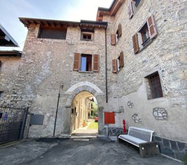 Casa indipendente in vendita a Alta Valle Intelvi (Como), Via E. Ferrata 3