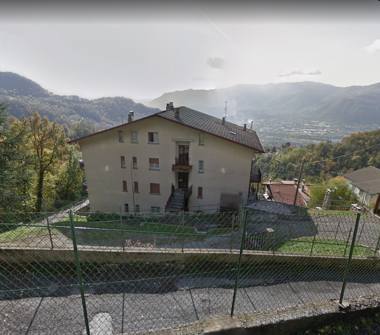 Quadrilocale in vendita a Carenno (Lecco), Via Valeggia 9