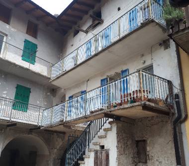 Palazzo/Stabile in vendita a Ala, Frazione Pilcante, VIa Dante 15