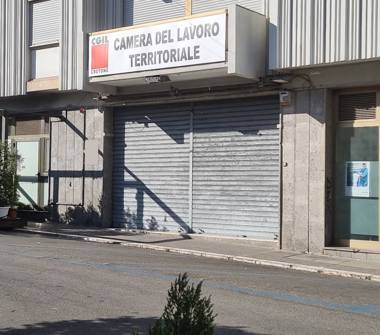 Negozio in vendita a Crotone (Crotone), Via Silvio Paternostro 23