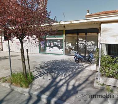 Negozio in vendita a Padova, Zona Santa Rita