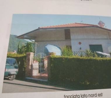 Casa indipendente in vendita a Montignoso, Frazione Cerreto