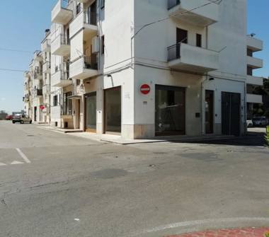 Negozio in affitto a Ostuni (Brindisi), Via degli Emigranti 5