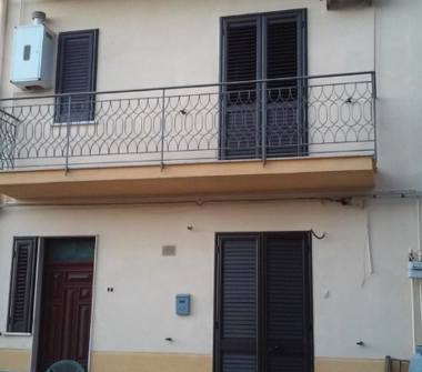 Casa indipendente in vendita a Aliminusa (Palermo), Via delle Fonti 11