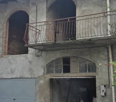 Rustico/Casale in vendita a Casnate con Bernate, Frazione Casnate, Via Cavallotti