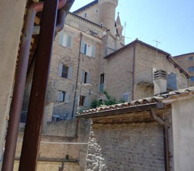 Palazzo/Stabile in affitto a Urbino, Frazione Schieti
