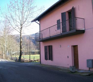 Trilocale in vendita a Uggiate con Ronago (Como), Via Fornace 4