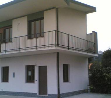 Casa indipendente in vendita a Besozzo (Varese), Via E. Fermi 10