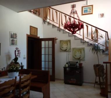 Casa indipendente in vendita a Sangiano (Varese), Via Giuseppe Besozzi 42