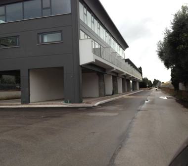 Negozio in vendita a Pomezia (Roma)