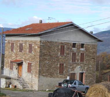Rustico/Casale in vendita a Varsi, Frazione Rocca Ferrara