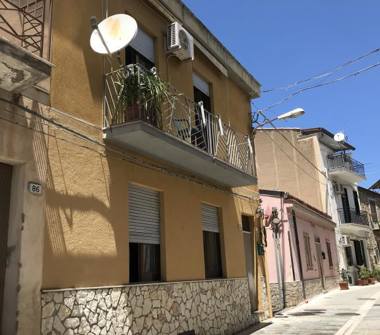 Casa indipendente in vendita a Scillato (Palermo)