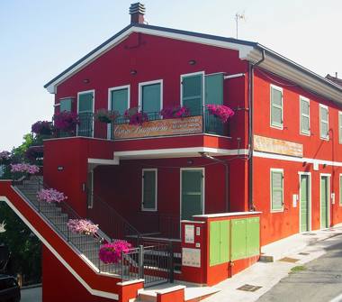 Palazzo/Stabile in vendita a Colli al Metauro (Pesaro e Urbino), SS3 26