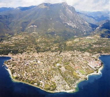 Albergo/Struttura ricettiva in vendita a Toscolano-Maderno (Brescia)