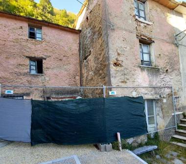 Rustico/Casale in vendita a Seravezza, Frazione Minazzana