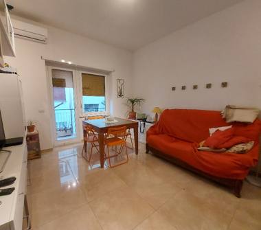 Bilocale in vendita a Roma, Zona Romanina, Via delle Rose 101