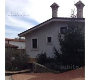Villa in vendita a Aprilia (Latina)