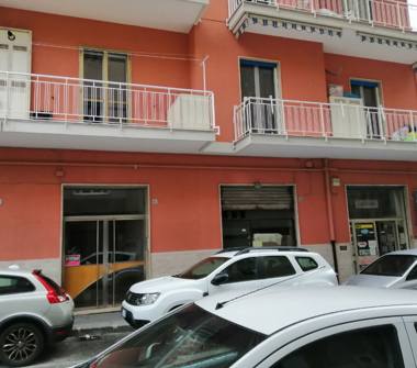 Palazzo/Stabile in affitto a Salerno, Frazione Centro città, Via Giovanni Lanzalone 64