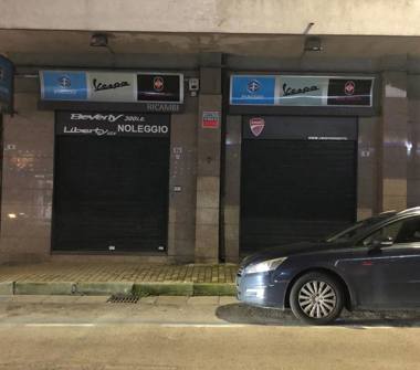 Negozio in vendita a Grumo Nevano (Napoli)