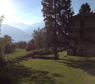 Palazzo/Stabile in vendita a Colico, Frazione Laghetto