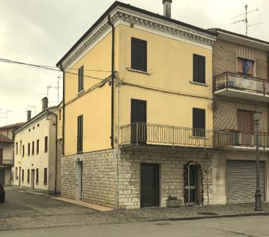 Porzione di casa in vendita a Moglia, Frazione Bondanello, Piazza C. Battisti 10